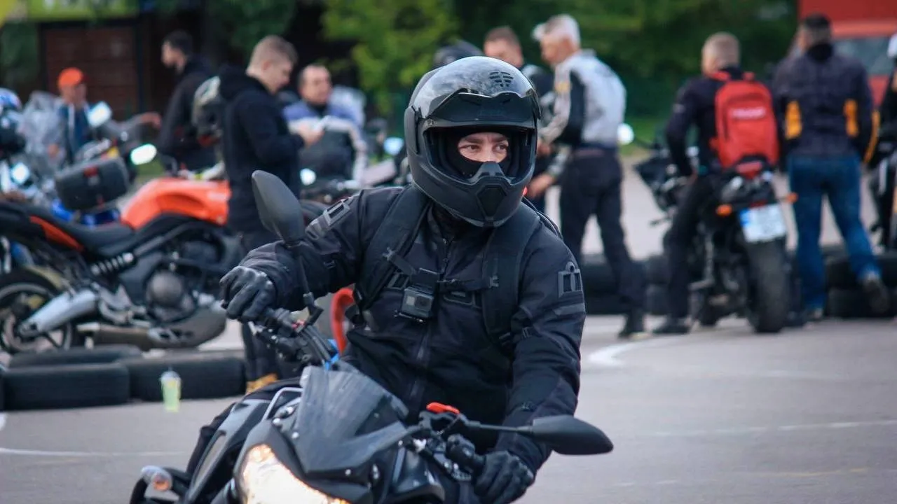 Райдер на занятті Safe Riding у Pro-Biker